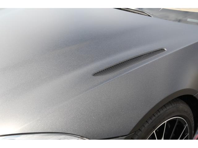 ＡＭＲ　ヒーロー　エディション　正規Ｄ車／右Ｈ／７ＭＴ／ブラックパールラッピング／走行３００キロ／世界限定２００台／ＡＭＲ専用エアロ／３６０度カメラ／アルカンターラ＆レザーインテリア／純正２０インチＡＷ／メモリ付き電動シート（画像9）