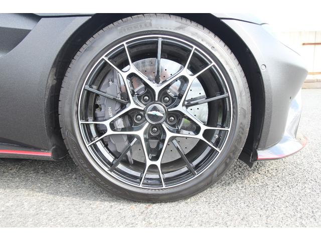 ＡＭＲ　ヒーロー　エディション　正規Ｄ車／右Ｈ／７ＭＴ／ブラックパールラッピング／走行３００キロ／世界限定２００台／ＡＭＲ専用エアロ／３６０度カメラ／アルカンターラ＆レザーインテリア／純正２０インチＡＷ／メモリ付き電動シート（画像13）
