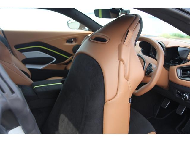 ＡＭＲ　ヒーロー　エディション　正規Ｄ車／右Ｈ／７ＭＴ／ブラックパールラッピング／走行３００キロ／世界限定２００台／ＡＭＲ専用エアロ／３６０度カメラ／アルカンターラ＆レザーインテリア／純正２０インチＡＷ／メモリ付き電動シート（画像33）