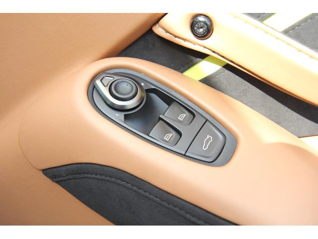 ＡＭＲ　ヒーロー　エディション　正規Ｄ車／右Ｈ／７ＭＴ／ブラックパールラッピング／走行３００キロ／世界限定２００台／ＡＭＲ専用エアロ／３６０度カメラ／アルカンターラ＆レザーインテリア／純正２０インチＡＷ／メモリ付き電動シート（画像36）