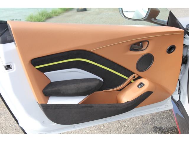 ＡＭＲ　ヒーロー　エディション　正規Ｄ車／右Ｈ／７ＭＴ／ブラックパールラッピング／走行３００キロ／世界限定２００台／ＡＭＲ専用エアロ／３６０度カメラ／アルカンターラ＆レザーインテリア／純正２０インチＡＷ／メモリ付き電動シート（画像43）