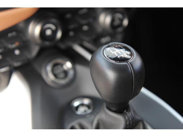 ＡＭＲ　ヒーロー　エディション　正規Ｄ車／右Ｈ／７ＭＴ／ブラックパールラッピング／走行３００キロ／世界限定２００台／ＡＭＲ専用エアロ／３６０度カメラ／アルカンターラ＆レザーインテリア／純正２０インチＡＷ／メモリ付き電動シート（画像45）