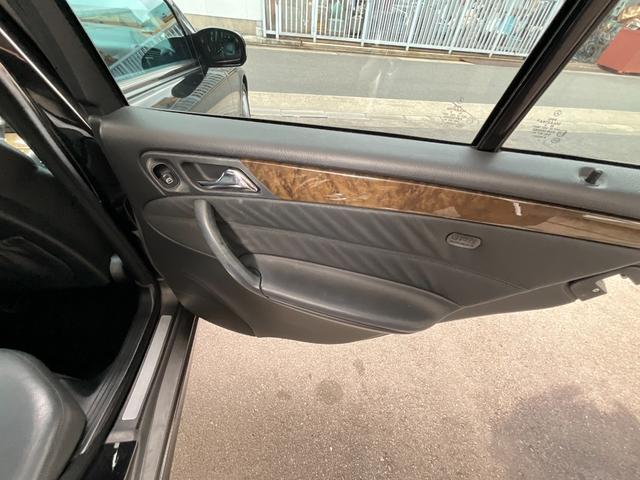 Cクラス C230アバンギャルドスポーツパッケージ 左H 黒革メモリー付パワーシート/シートH Gサンルーフ PTS クルーズコントロール パドルシフト 電動リヤシェード HID オートライト 前後ドラレコ ETC パナソニックHDDナビ/地デジTV(35枚目)