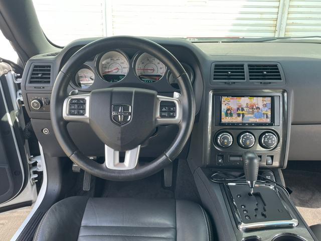 ＳＸＴ　プラス　ラリーレッドライン／新車並行／パナソニックナビ／フルセグ／Ｂｌｕｅｔｏｏｔｈ／バックカメラ／ブラックレザーシート／シートヒーター／純正２２ＡＷ／スマートキー２本／クルコン／ＥＴＣ(14枚目)