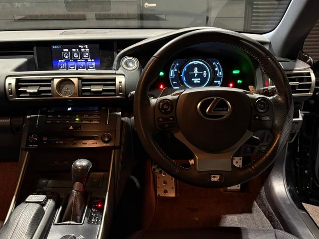 ＩＳ ＩＳ３００ｈ　Ｆスポーツ　純正ナビ／バックカメラ／フルセグＴＶ／Ｂｌｕｅｔｏｏｔｈ／デジタルインナーミラードラレコ／ブラックハーフレザーシート／純正１８ＡＷ／パドルシフト／クルコン／スマートキー２本／カードキー（12枚目）
