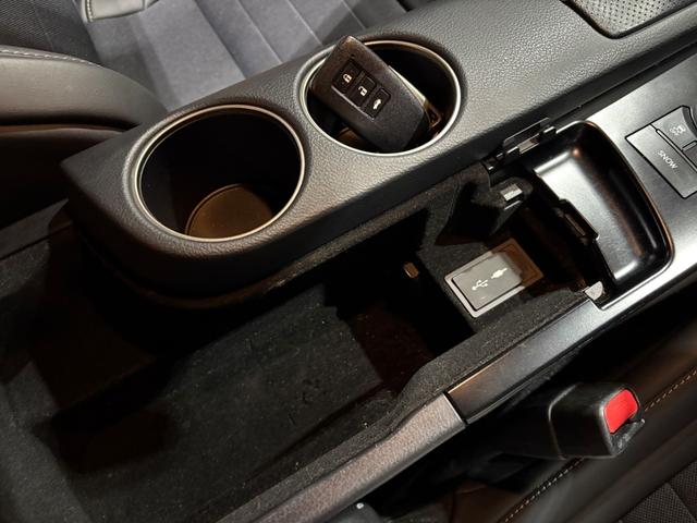ＩＳ ＩＳ３００ｈ　Ｆスポーツ　純正ナビ／バックカメラ／フルセグＴＶ／Ｂｌｕｅｔｏｏｔｈ／デジタルインナーミラードラレコ／ブラックハーフレザーシート／純正１８ＡＷ／パドルシフト／クルコン／スマートキー２本／カードキー（17枚目）