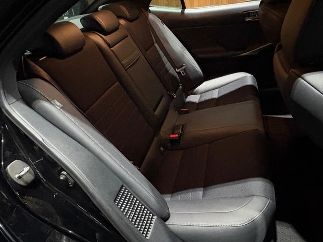 ＩＳ ＩＳ３００ｈ　Ｆスポーツ　純正ナビ／バックカメラ／フルセグＴＶ／Ｂｌｕｅｔｏｏｔｈ／デジタルインナーミラードラレコ／ブラックハーフレザーシート／純正１８ＡＷ／パドルシフト／クルコン／スマートキー２本／カードキー（21枚目）