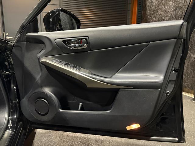 ＩＳ ＩＳ３００ｈ　Ｆスポーツ　純正ナビ／バックカメラ／フルセグＴＶ／Ｂｌｕｅｔｏｏｔｈ／デジタルインナーミラードラレコ／ブラックハーフレザーシート／純正１８ＡＷ／パドルシフト／クルコン／スマートキー２本／カードキー（24枚目）