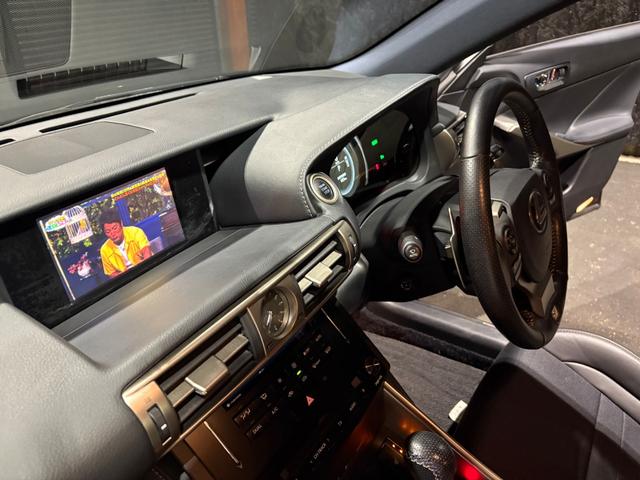 ＩＳ ＩＳ３００ｈ　Ｆスポーツ　純正ナビ／バックカメラ／フルセグＴＶ／Ｂｌｕｅｔｏｏｔｈ／デジタルインナーミラードラレコ／ブラックハーフレザーシート／純正１８ＡＷ／パドルシフト／クルコン／スマートキー２本／カードキー（32枚目）