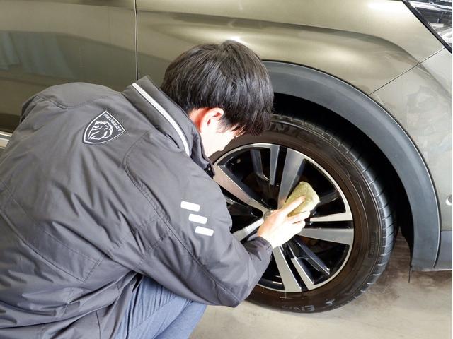４０８ ＧＴハイブリッド　新車保証継承／元試乗車／全方位カメラ／純正ナビ／ＡＣＣ／ドライブアシスト／フロント電動シート／シートヒーター／ステアリングヒーター／３Ｄ液晶メーター／アップルカープレイ・アンドロイドオート対応（64枚目）