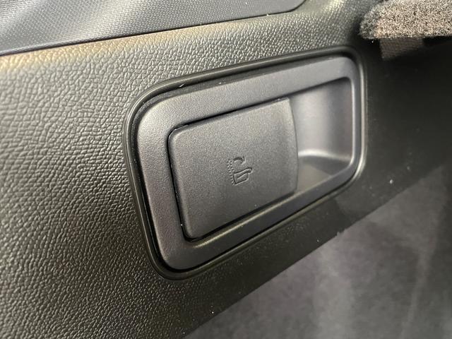 ４０８ ＧＴハイブリッド　新車保証継承／元試乗車／全方位カメラ／純正ナビ／ＡＣＣ／ドライブアシスト／フロント電動シート／シートヒーター／ステアリングヒーター／３Ｄ液晶メーター／アップルカープレイ・アンドロイドオート対応（68枚目）