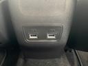 後席用に充電用のUSBポートが2つ付いています。