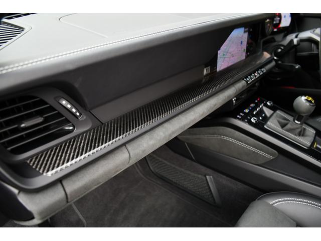 ９１１ ９１１ＧＴ３　フロントリフター　カーボンインテリア　プロテクションフィルム　スポーツクロノ　スポーツシート１８ｗａｙ　シートヒーター　軽量カーボンルーフ　ＰＤＬＳティンテッドＬＥＤヘッドライト　カーボンサイドミラー（10枚目）