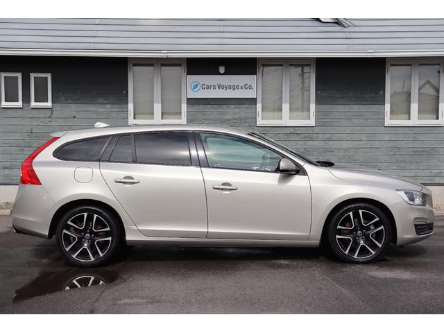 V60 D4 ダイナミックエディション 禁煙車 ソフトベージュレザー スポーツシート ブラックルーフライナー フロントシートヒーター Dynamic専用グロッシーブラック仕上げエクステリア/アルミホイール/フロントグリル バックカメラ(6枚目)