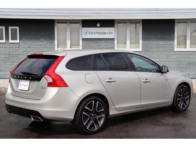 V60 D4 ダイナミックエディション 禁煙車 ソフトベージュレザー スポーツシート ブラックルーフライナー フロントシートヒーター Dynamic専用グロッシーブラック仕上げエクステリア/アルミホイール/フロントグリル バックカメラ(7枚目)