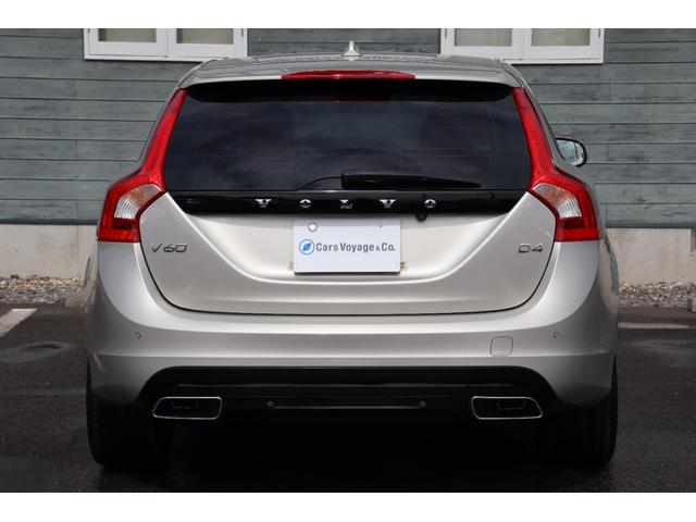 V60 D4 ダイナミックエディション 禁煙車 ソフトベージュレザー スポーツシート ブラックルーフライナー フロントシートヒーター Dynamic専用グロッシーブラック仕上げエクステリア/アルミホイール/フロントグリル バックカメラ(8枚目)