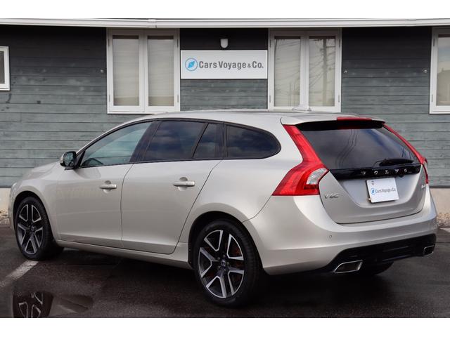 V60 D4 ダイナミックエディション 禁煙車 ソフトベージュレザー スポーツシート ブラックルーフライナー フロントシートヒーター Dynamic専用グロッシーブラック仕上げエクステリア/アルミホイール/フロントグリル バックカメラ(9枚目)