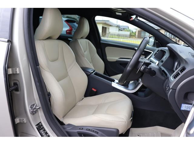V60 D4 ダイナミックエディション 禁煙車 ソフトベージュレザー スポーツシート ブラックルーフライナー フロントシートヒーター Dynamic専用グロッシーブラック仕上げエクステリア/アルミホイール/フロントグリル バックカメラ(18枚目)