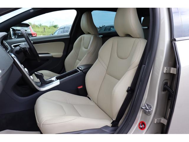 V60 D4 ダイナミックエディション 禁煙車 ソフトベージュレザー スポーツシート ブラックルーフライナー フロントシートヒーター Dynamic専用グロッシーブラック仕上げエクステリア/アルミホイール/フロントグリル バックカメラ(20枚目)
