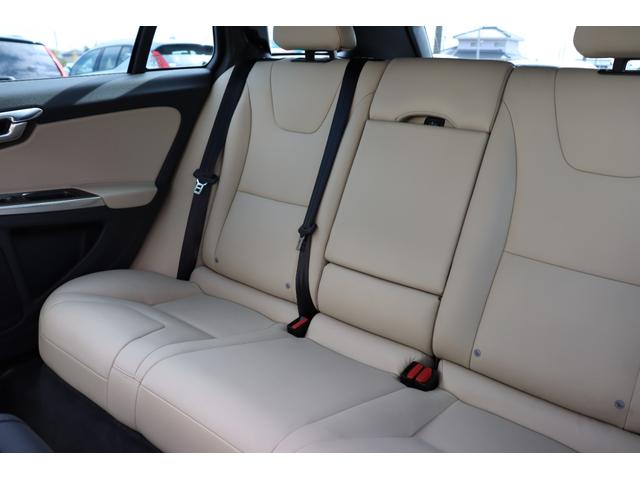 V60 D4 ダイナミックエディション 禁煙車 ソフトベージュレザー スポーツシート ブラックルーフライナー フロントシートヒーター Dynamic専用グロッシーブラック仕上げエクステリア/アルミホイール/フロントグリル バックカメラ(22枚目)