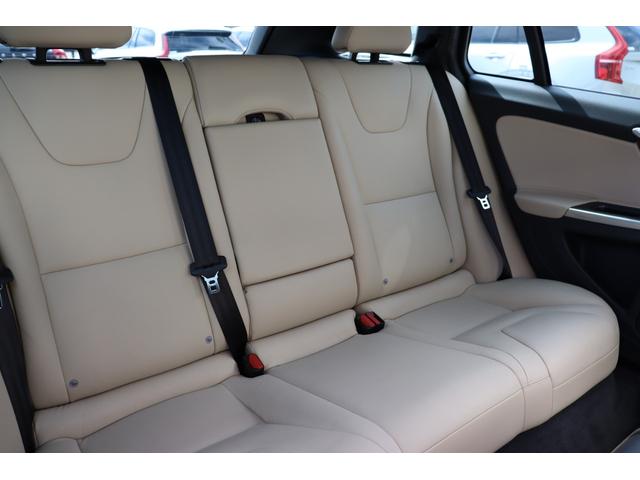 V60 D4 ダイナミックエディション 禁煙車 ソフトベージュレザー スポーツシート ブラックルーフライナー フロントシートヒーター Dynamic専用グロッシーブラック仕上げエクステリア/アルミホイール/フロントグリル バックカメラ(23枚目)