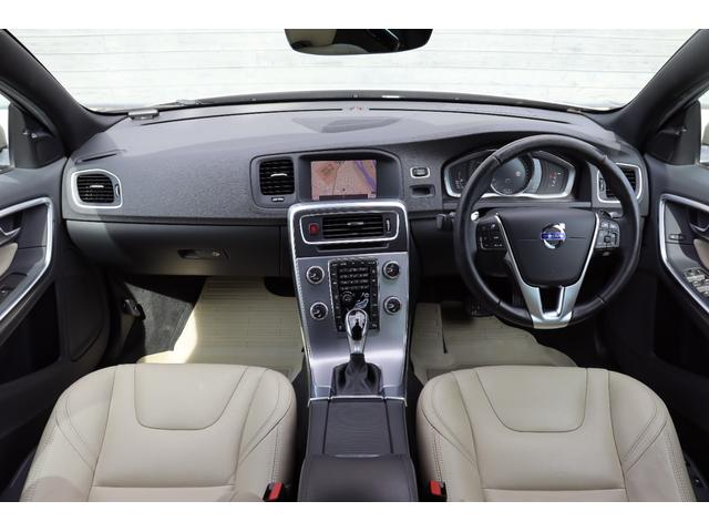 V60 D4 ダイナミックエディション 禁煙車 ソフトベージュレザー スポーツシート ブラックルーフライナー フロントシートヒーター Dynamic専用グロッシーブラック仕上げエクステリア/アルミホイール/フロントグリル バックカメラ(24枚目)