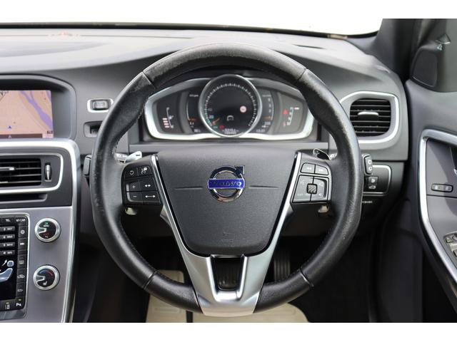 V60 D4 ダイナミックエディション 禁煙車 ソフトベージュレザー スポーツシート ブラックルーフライナー フロントシートヒーター Dynamic専用グロッシーブラック仕上げエクステリア/アルミホイール/フロントグリル バックカメラ(25枚目)