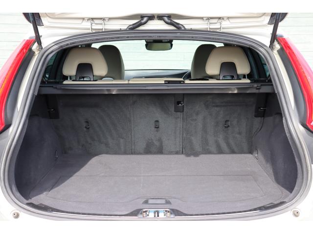 V60 D4 ダイナミックエディション 禁煙車 ソフトベージュレザー スポーツシート ブラックルーフライナー フロントシートヒーター Dynamic専用グロッシーブラック仕上げエクステリア/アルミホイール/フロントグリル バックカメラ(27枚目)