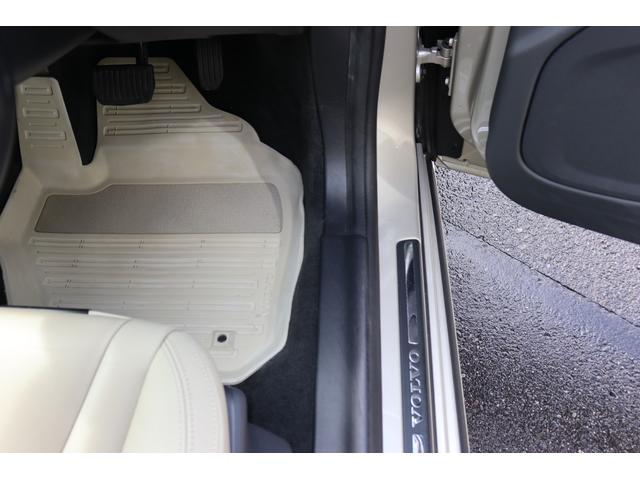 V60 D4 ダイナミックエディション 禁煙車 ソフトベージュレザー スポーツシート ブラックルーフライナー フロントシートヒーター Dynamic専用グロッシーブラック仕上げエクステリア/アルミホイール/フロントグリル バックカメラ(33枚目)