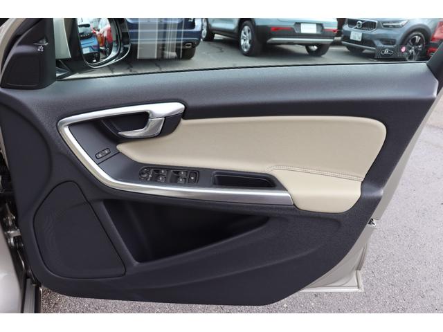V60 D4 ダイナミックエディション 禁煙車 ソフトベージュレザー スポーツシート ブラックルーフライナー フロントシートヒーター Dynamic専用グロッシーブラック仕上げエクステリア/アルミホイール/フロントグリル バックカメラ(37枚目)