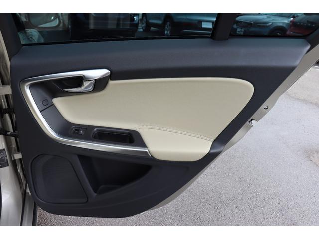 V60 D4 ダイナミックエディション 禁煙車 ソフトベージュレザー スポーツシート ブラックルーフライナー フロントシートヒーター Dynamic専用グロッシーブラック仕上げエクステリア/アルミホイール/フロントグリル バックカメラ(38枚目)