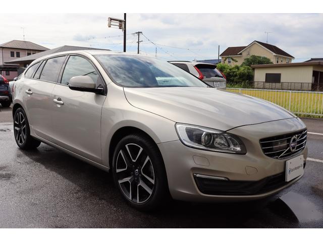 V60 D4 ダイナミックエディション 禁煙車 ソフトベージュレザー スポーツシート ブラックルーフライナー フロントシートヒーター Dynamic専用グロッシーブラック仕上げエクステリア/アルミホイール/フロントグリル バックカメラ(43枚目)