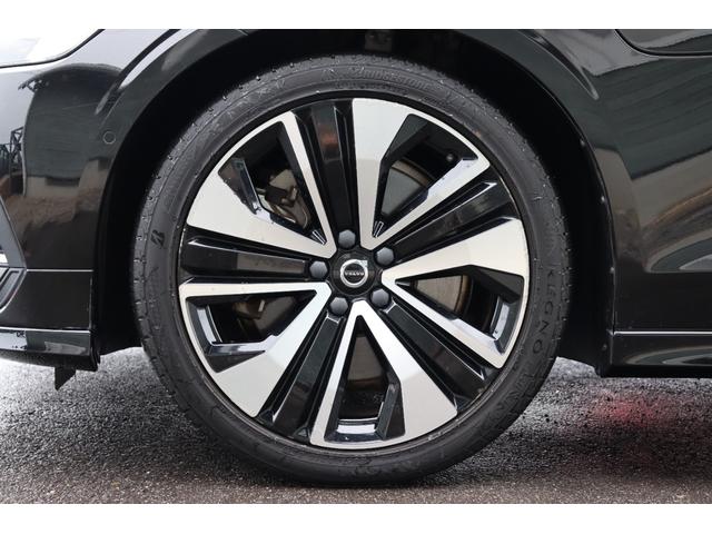Ｖ６０ Ｔ８　ツインエンジン　ＡＷＤ　インスクリプション　禁煙車　エクステリアスタイリングキット　アンバーレザー　パノラマガラスサンルーフ　テイラードダッシュボード　ｈａｒｍａｎ／ｋａｒｄｏｎ　フロントシートヒーター／ベンチレーション　プラグインハイブリッド（13枚目）