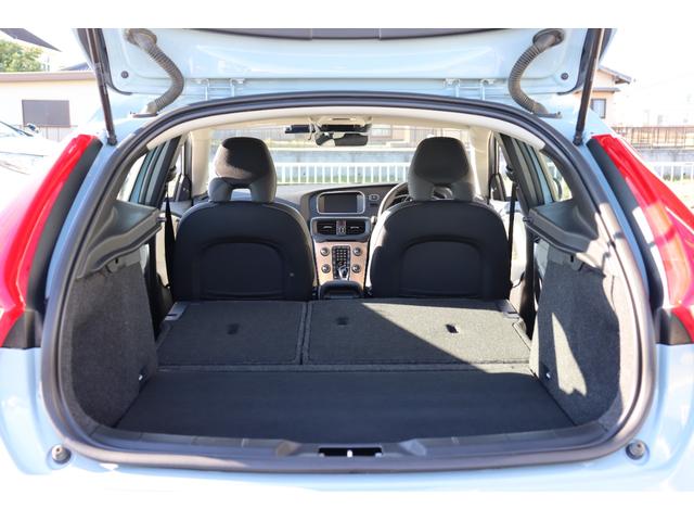 Ｖ４０ クロスカントリー　Ｔ５　ＡＷＤ　モメンタム　純正前後ドライブレコーダー　パークアシストパイロット　ブロンド／チャコールＴ－ＴＥＣテキスタイル　リバーシブルラゲッジマット　ＬＥＤヘッドライト　ボルボガードシステム　アダプティブクルーズコントロール（34枚目）