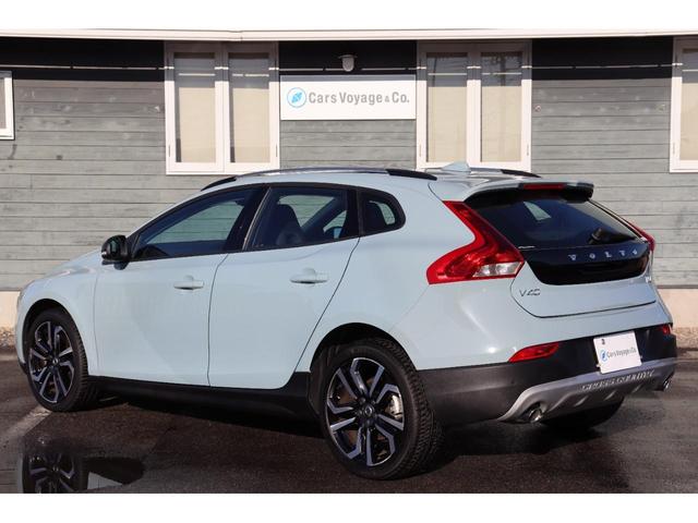 Ｖ４０ クロスカントリー　Ｔ５　ＡＷＤ　モメンタム　純正前後ドライブレコーダー　パークアシストパイロット　ブロンド／チャコールＴ－ＴＥＣテキスタイル　リバーシブルラゲッジマット　ＬＥＤヘッドライト　ボルボガードシステム　アダプティブクルーズコントロール（48枚目）