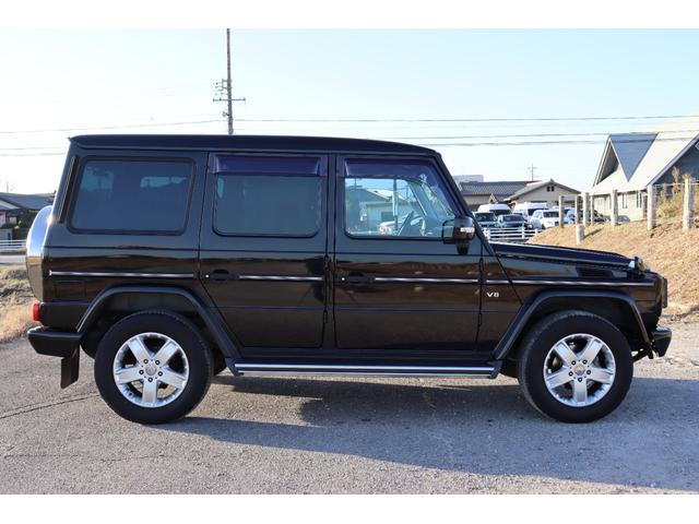 Ｇクラス Ｇ５００　ロング　スタッドレスタイヤセット付　ワンオーナー　ディーラー整備車　黒革　ＨＤＤナビ　バックカメラ　ＥＴＣ　純正１８インチ　シートヒーター　Ｂｌｕｅｔｏｏｔｈ　７人乗り　ラゲッジマット　背面スペアタイヤ（4枚目）