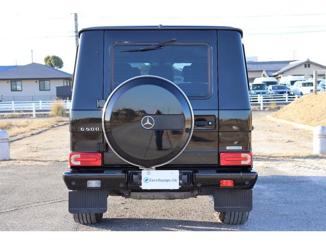 Ｇクラス Ｇ５００　ロング　スタッドレスタイヤセット付　ワンオーナー　ディーラー整備車　黒革　ＨＤＤナビ　バックカメラ　ＥＴＣ　純正１８インチ　シートヒーター　Ｂｌｕｅｔｏｏｔｈ　７人乗り　ラゲッジマット　背面スペアタイヤ（6枚目）