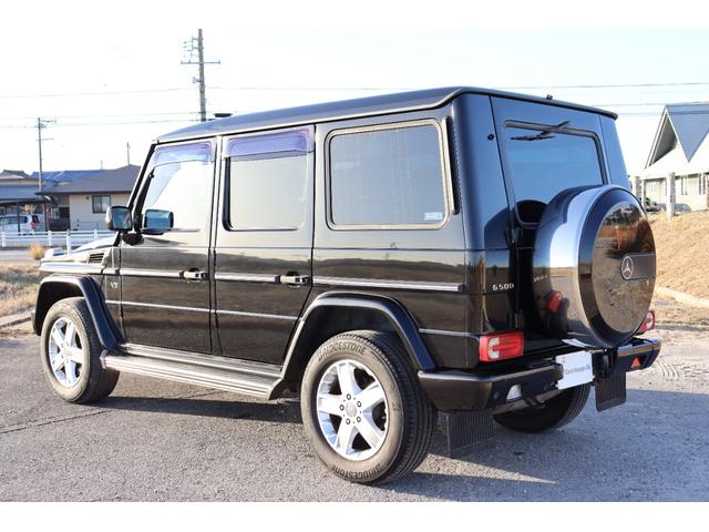 Ｇクラス Ｇ５００　ロング　スタッドレスタイヤセット付　ワンオーナー　ディーラー整備車　黒革　ＨＤＤナビ　バックカメラ　ＥＴＣ　純正１８インチ　シートヒーター　Ｂｌｕｅｔｏｏｔｈ　７人乗り　ラゲッジマット　背面スペアタイヤ（7枚目）