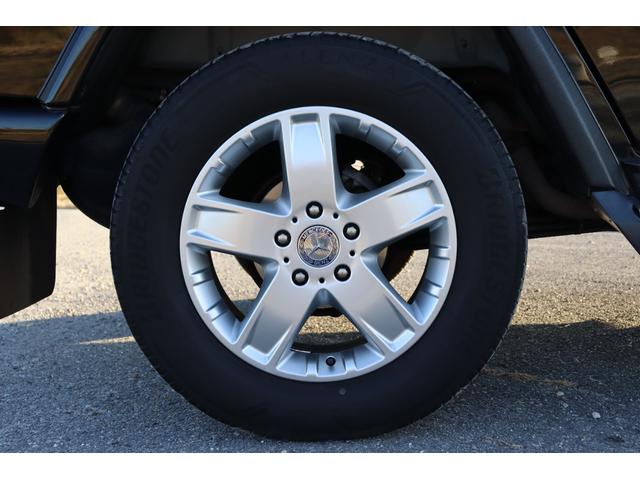 Ｇクラス Ｇ５００　ロング　スタッドレスタイヤセット付　ワンオーナー　ディーラー整備車　黒革　ＨＤＤナビ　バックカメラ　ＥＴＣ　純正１８インチ　シートヒーター　Ｂｌｕｅｔｏｏｔｈ　７人乗り　ラゲッジマット　背面スペアタイヤ（12枚目）