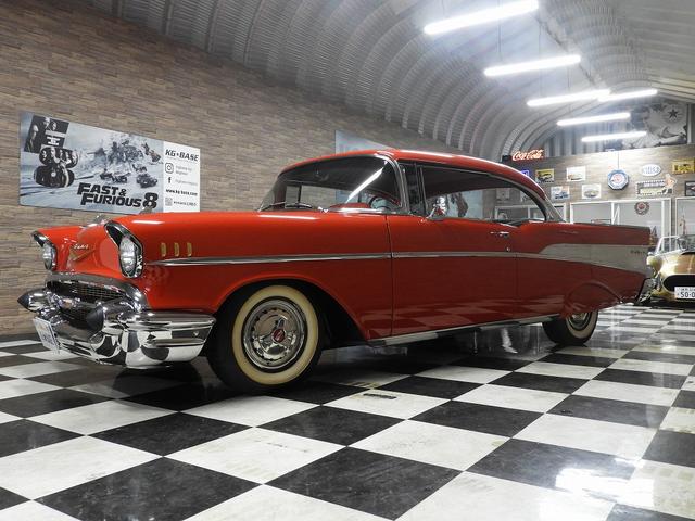 シボレーベルエア ベースグレード ハードトップ・マタドールレッド・ゴールドエンブレム(2枚目)