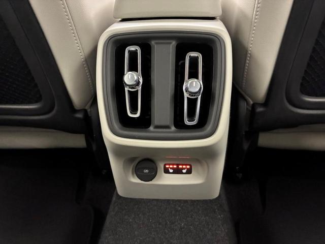 XC40 ウルトラ B4 AWD Googleインフォテイメントシステム harman/kardonプレミアムサウンドシステム アダプティブクルーズコントロール ピクセルLEDヘッドライト ワイヤレススマートフォンチャージ(36枚目)