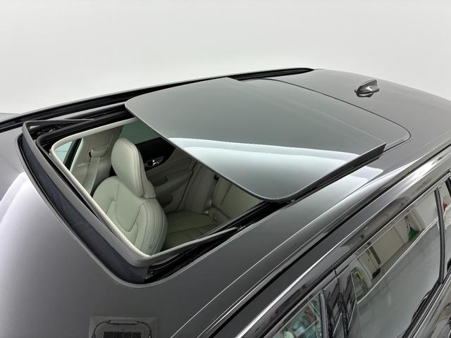 V60 ウルトラ T6 AWD プラグインハイブリッド Googleインフォテイメントシステム harman/kardonプレミアムサウンドシステム アダプティブクルーズコントロール 電動チルトアップ機構付きガラス・サンルーフ ヘッドアップディスプレイ(5枚目)
