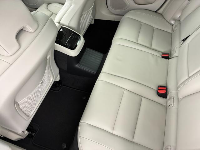 V60 ウルトラ T6 AWD プラグインハイブリッド Googleインフォテイメントシステム harman/kardonプレミアムサウンドシステム アダプティブクルーズコントロール 電動チルトアップ機構付きガラス・サンルーフ ヘッドアップディスプレイ(18枚目)