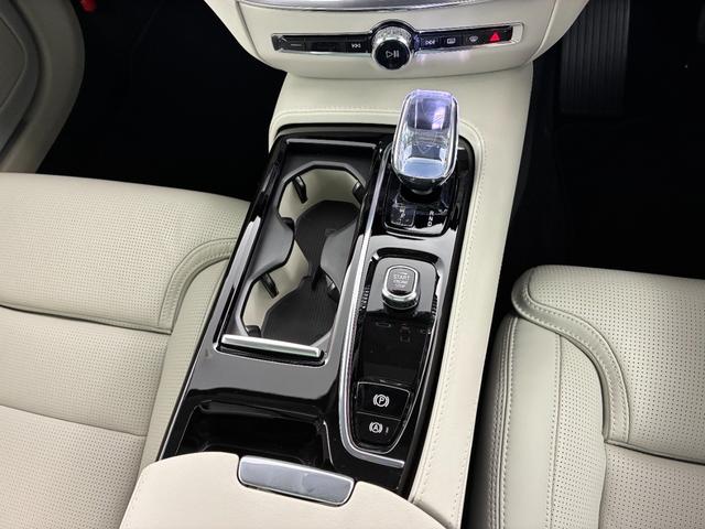 V60 ウルトラ T6 AWD プラグインハイブリッド Googleインフォテイメントシステム harman/kardonプレミアムサウンドシステム アダプティブクルーズコントロール 電動チルトアップ機構付きガラス・サンルーフ ヘッドアップディスプレイ(34枚目)