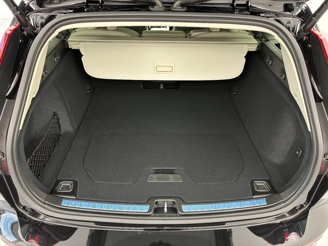 V60 ウルトラ T6 AWD プラグインハイブリッド Googleインフォテイメントシステム harman/kardonプレミアムサウンドシステム アダプティブクルーズコントロール 電動チルトアップ機構付きガラス・サンルーフ ヘッドアップディスプレイ(40枚目)