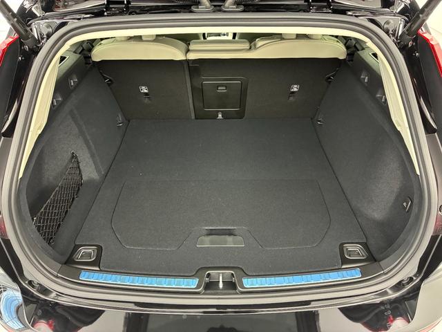 V60 ウルトラ T6 AWD プラグインハイブリッド Googleインフォテイメントシステム harman/kardonプレミアムサウンドシステム アダプティブクルーズコントロール 電動チルトアップ機構付きガラス・サンルーフ ヘッドアップディスプレイ(42枚目)