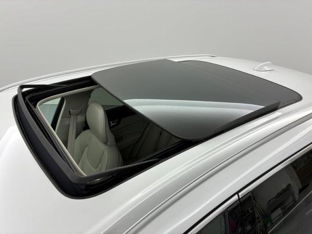 XC60 アルティメット B5 AWD Googleインフォテイメントシステム harman/kardonプレミアムサウンドシステム 電動チルトアップ機構付きガラス・サンルーフ アダプティブクルーズコントロール ヘッドアップディスプレイ(5枚目)