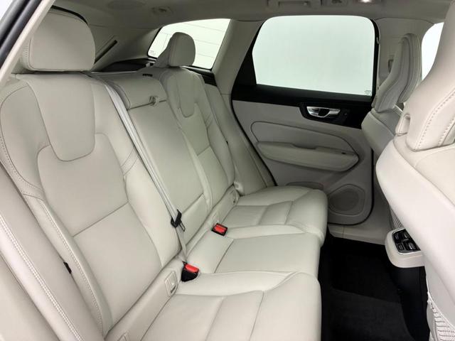 XC60 アルティメット B5 AWD Googleインフォテイメントシステム harman/kardonプレミアムサウンドシステム 電動チルトアップ機構付きガラス・サンルーフ アダプティブクルーズコントロール ヘッドアップディスプレイ(17枚目)