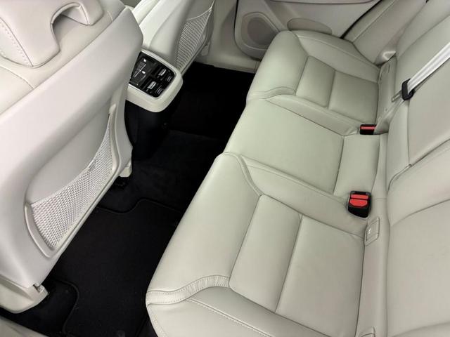 XC60 アルティメット B5 AWD Googleインフォテイメントシステム harman/kardonプレミアムサウンドシステム 電動チルトアップ機構付きガラス・サンルーフ アダプティブクルーズコントロール ヘッドアップディスプレイ(21枚目)