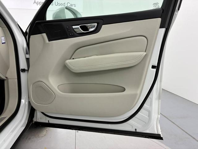 XC60 アルティメット B5 AWD Googleインフォテイメントシステム harman/kardonプレミアムサウンドシステム 電動チルトアップ機構付きガラス・サンルーフ アダプティブクルーズコントロール ヘッドアップディスプレイ(22枚目)